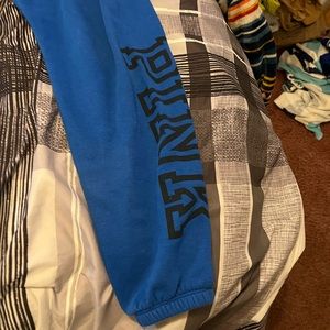 Comfortable vs sweatpants, lounge wear